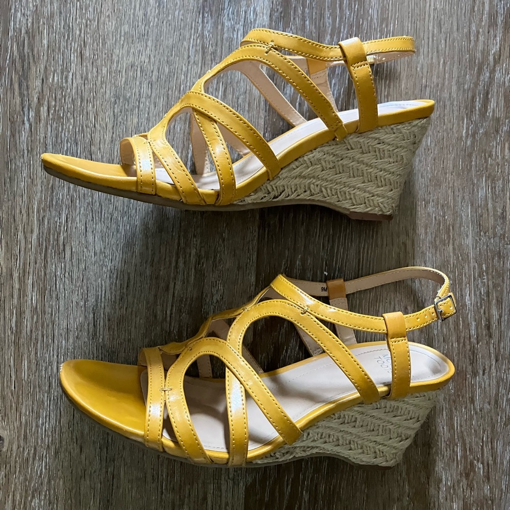 Mootsie Tootsie Yellow Espadrille Sandals - Sz 9 - Picture 3 of 6